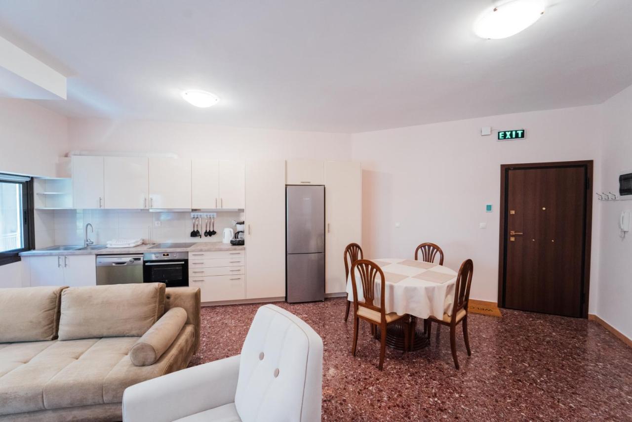 Luxury Apartment In Plaka - Acropolis Atene Esterno foto